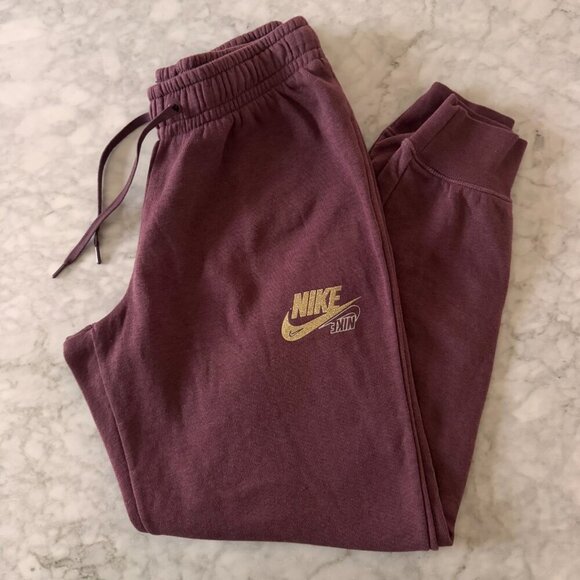 Nike Womens Club Fleece Glitter Size Small Plum Jogger Sweatpants - Picture 1 of 7